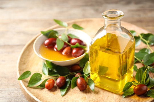 Organic Jojoba Oil Benefits, Brands & Buying Guide 2025